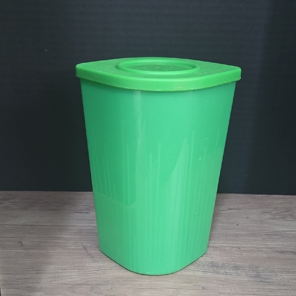 Tupperware Green 5058A and 5059A - 1.5L - Fresh n' Cool - Food Storage - Picture 5 of 7